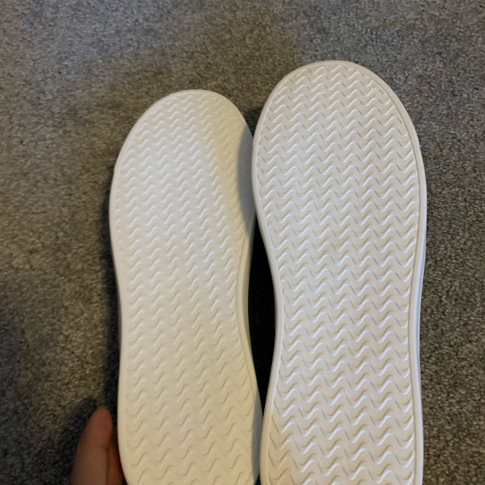 Shoes - Picture 4 of 4